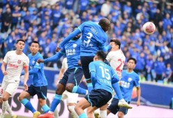 爱游戏入口-F1锦标赛焦点战：云贵雄狮队翻盘钱塘雷豹队，外线火力全开。传控打穿防线